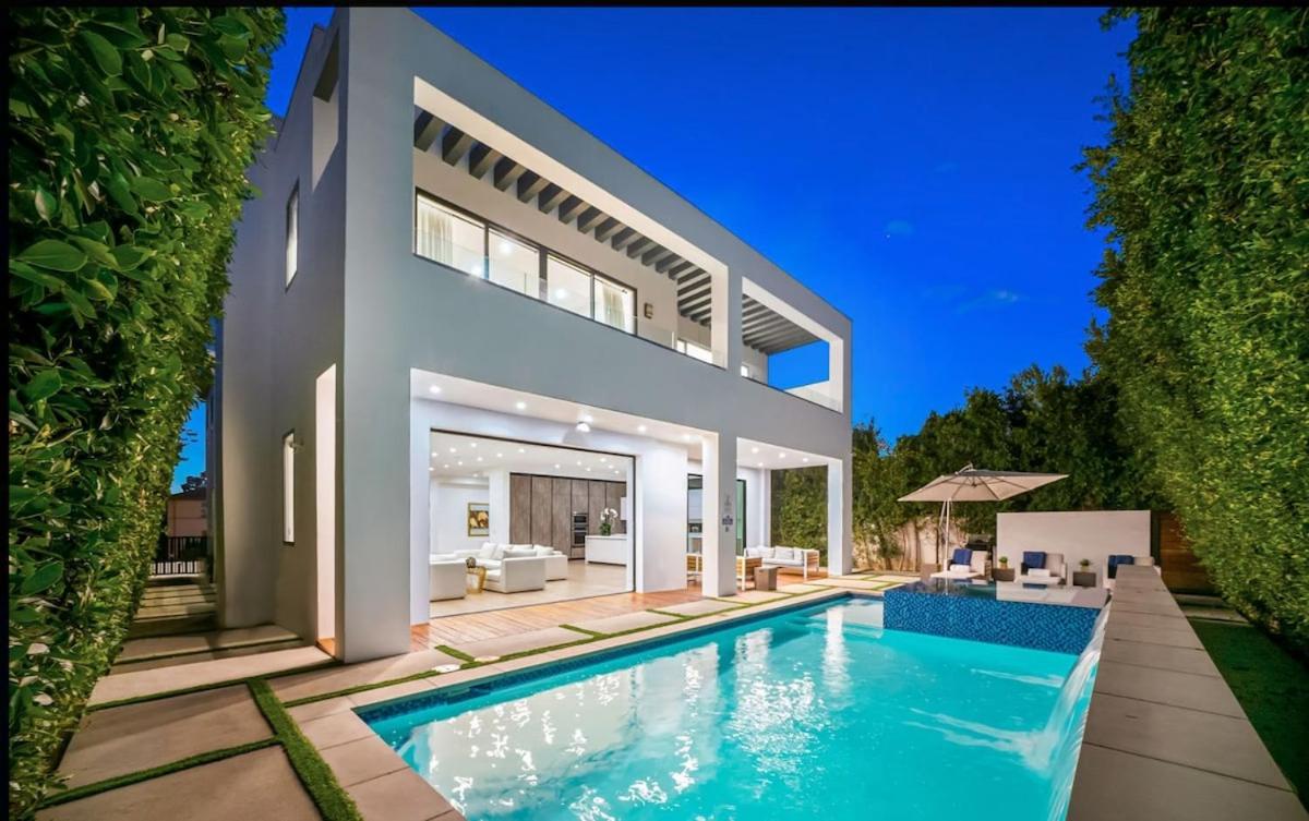 Luxurious Retreat - Modern House With Pool Pousada *