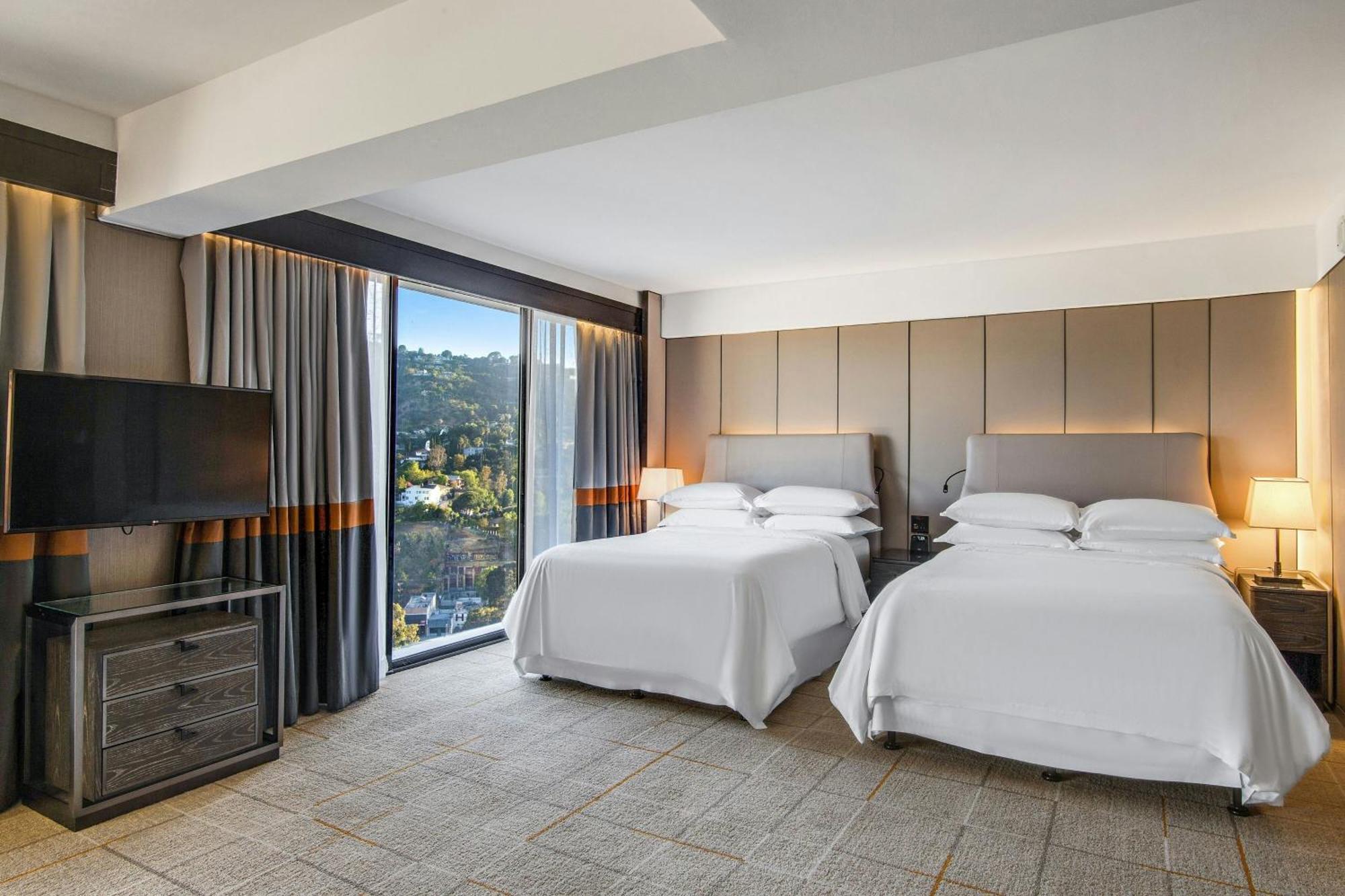 Sheraton Universal 4*