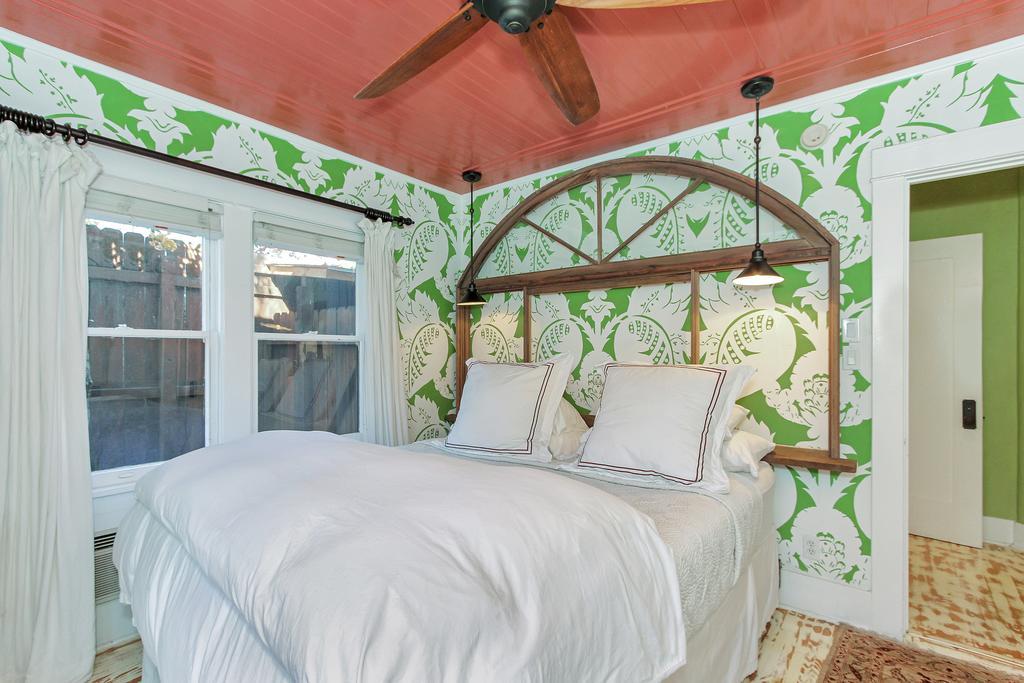 Hollywood Cottages * Los Angeles