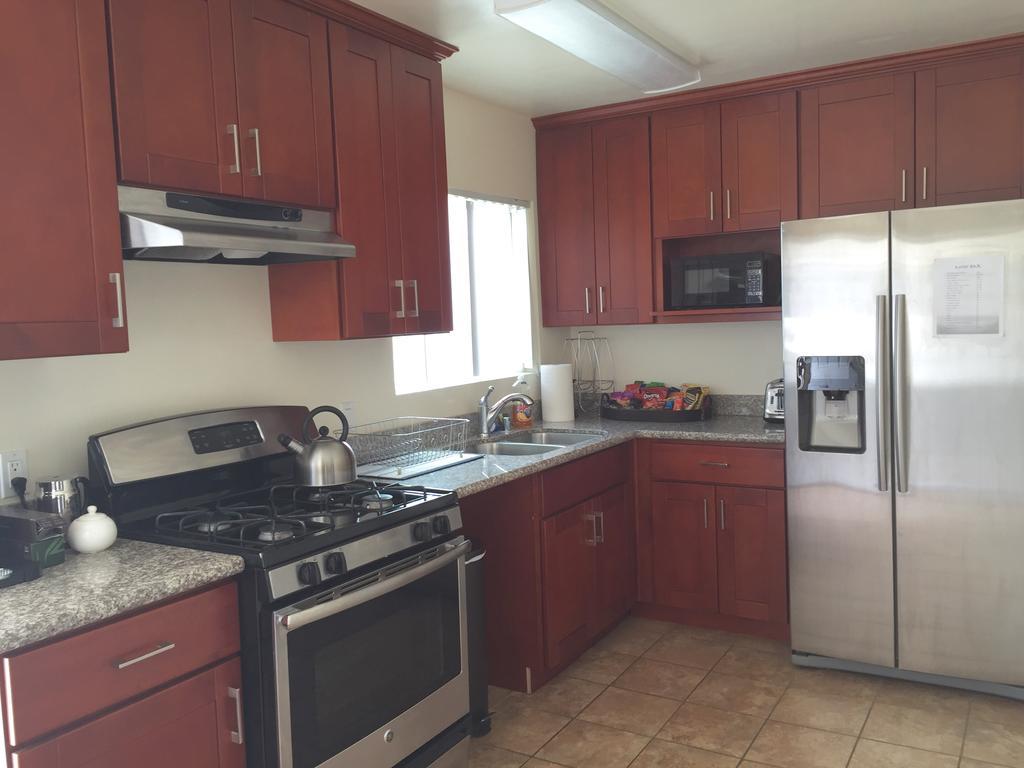 Apartment North Mansfield Ave *