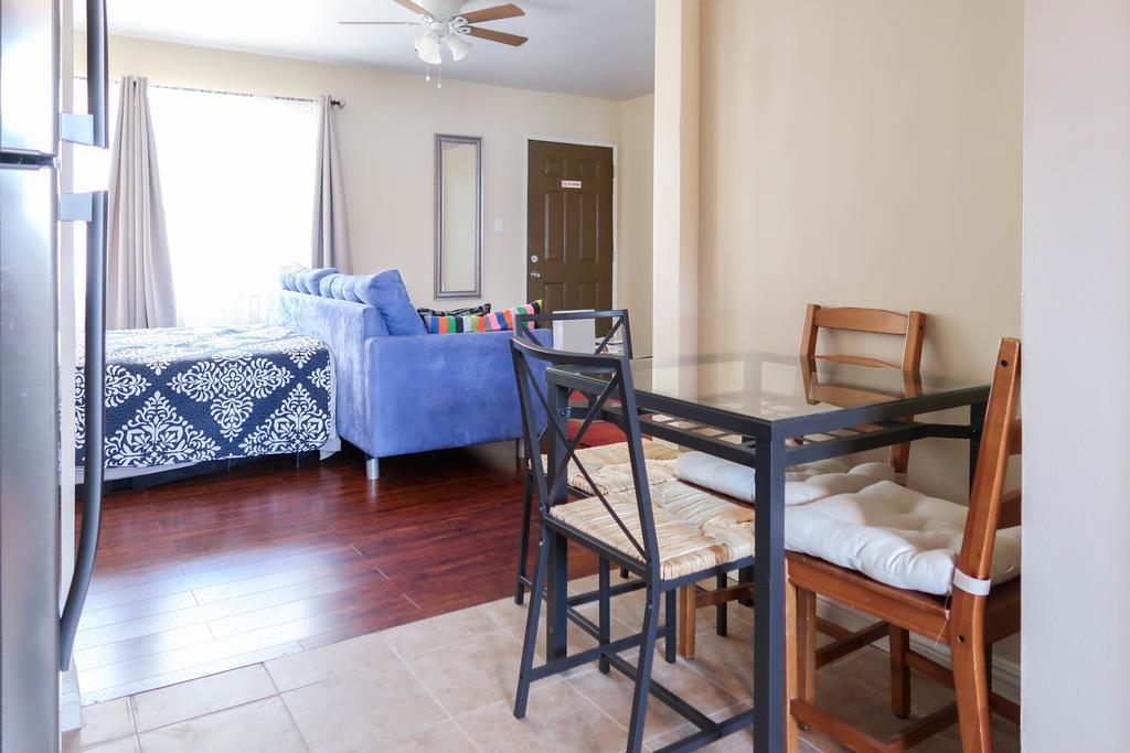 North Mansfield Ave Apartment *