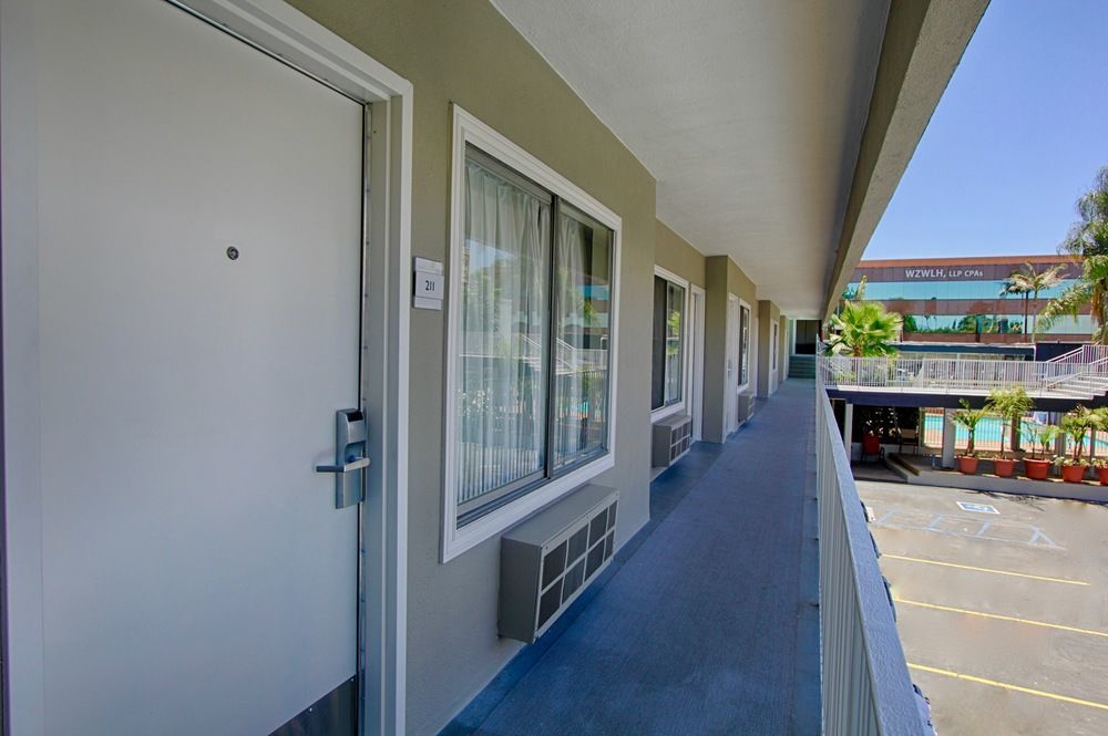 The Sojourn Angeles - Sherman Oaks Motel 2*
