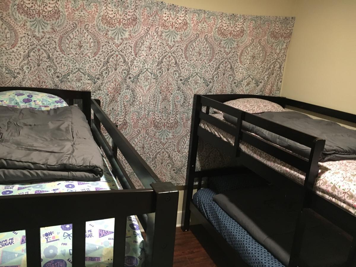 Hostel Monsoon Family Inc Los Angeles