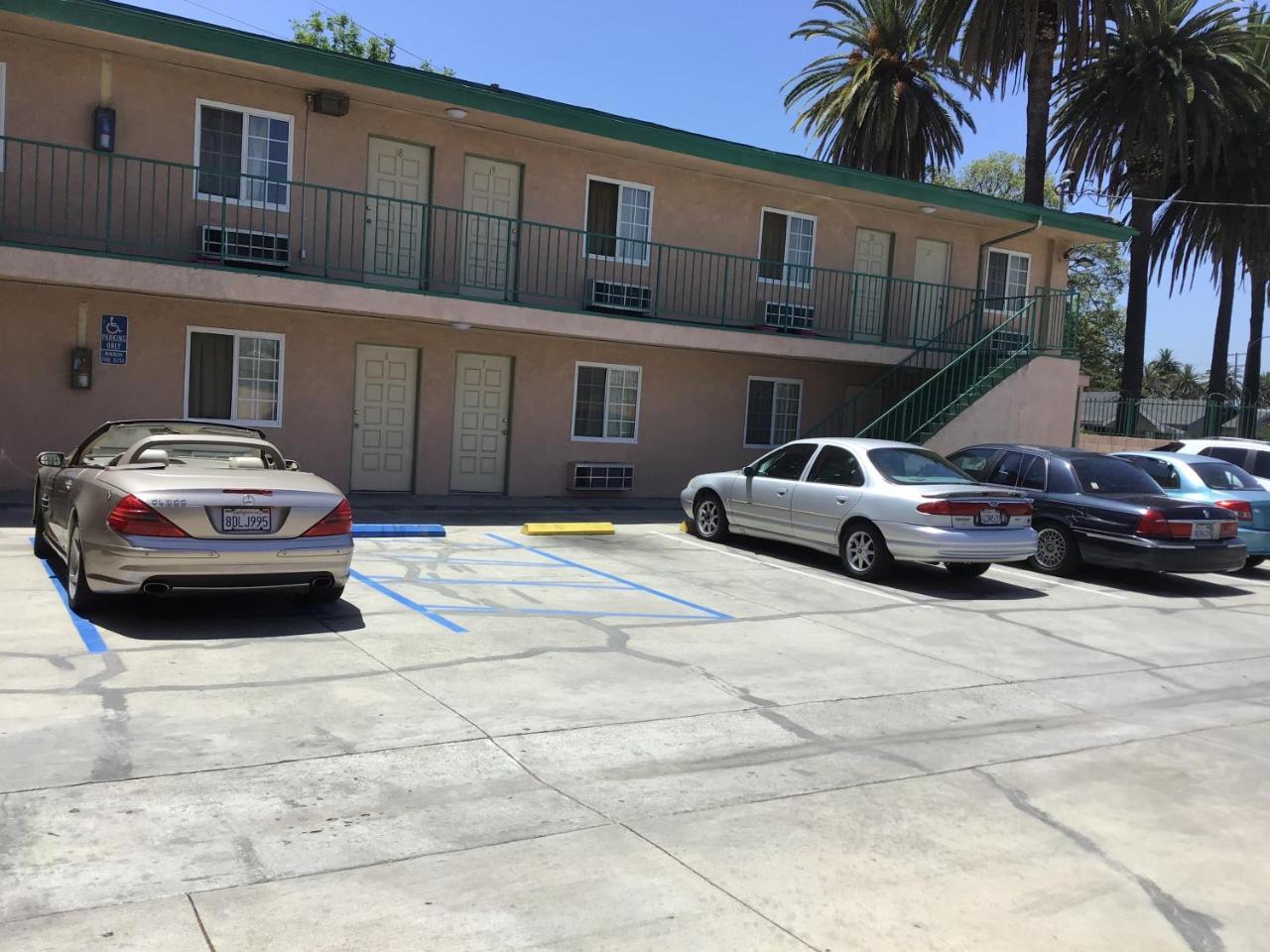 Pine Tree Motel 2*
