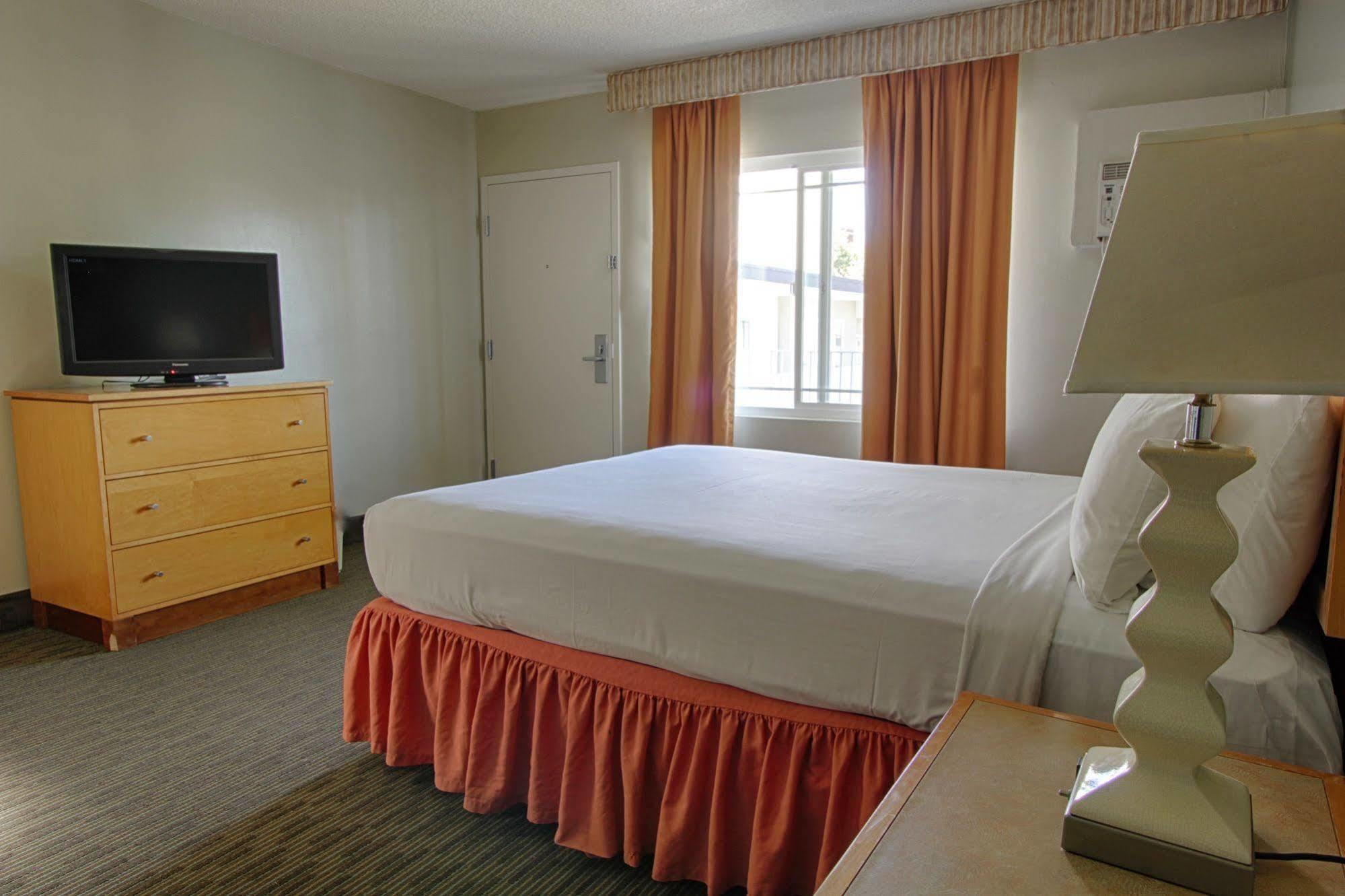 The Sojourn Angeles - Sherman Oaks Motel