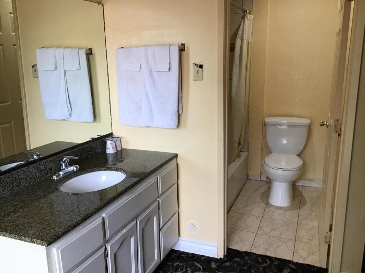 Pine Tree Motel 2*