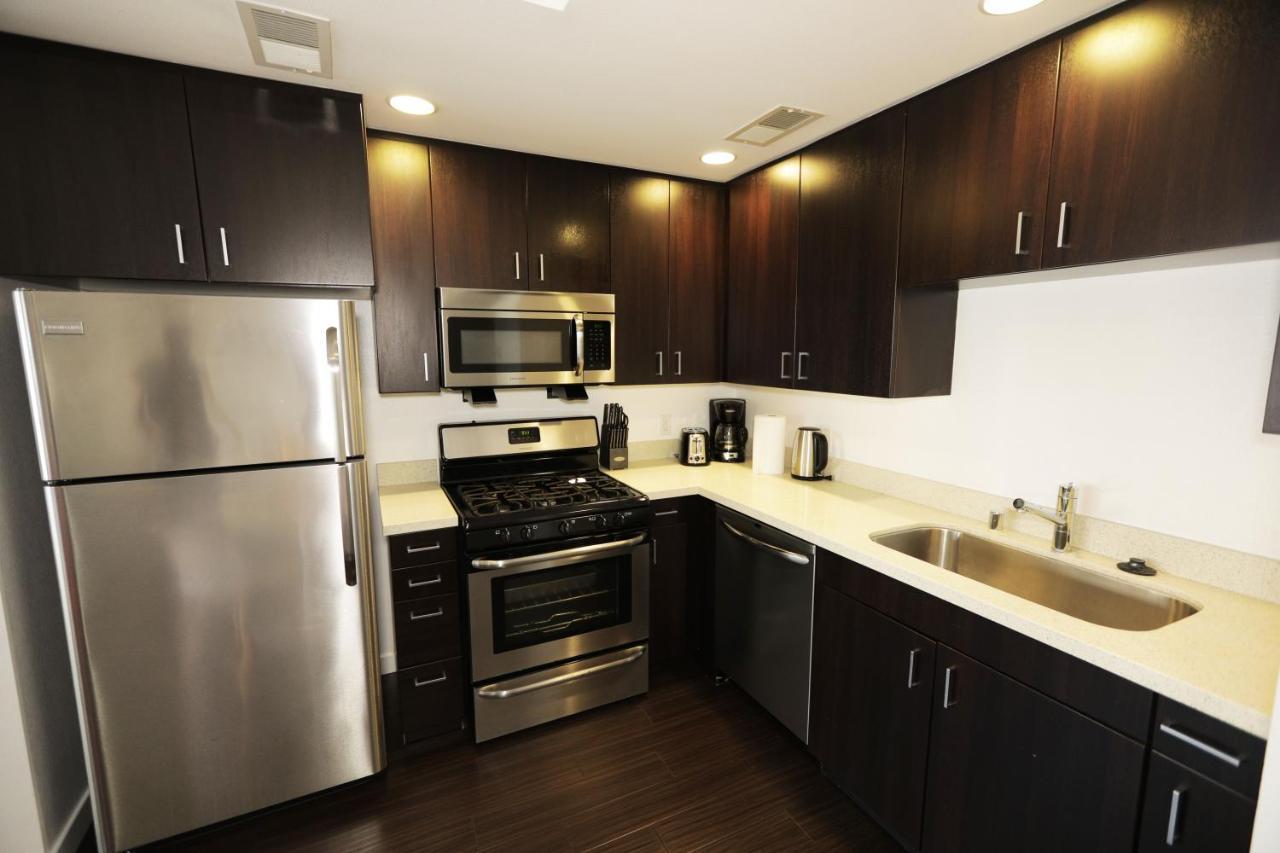 Downtown Cosmopolitan Residences Hotel 3*