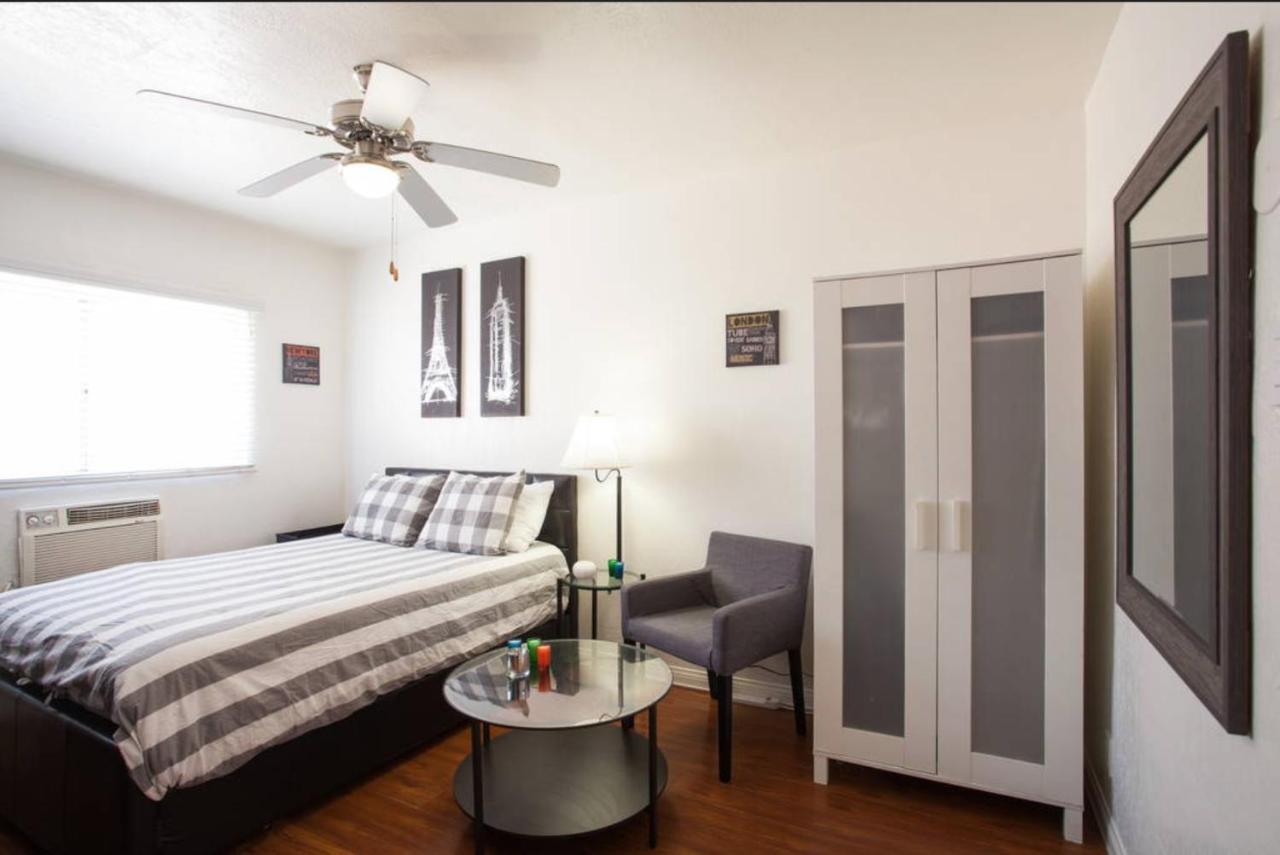 Hollywood Deluxe Suites *