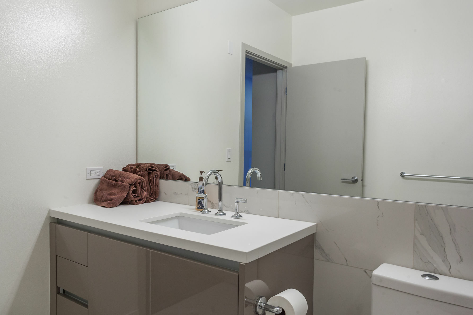 Tripbz 8th And Grand Apartment