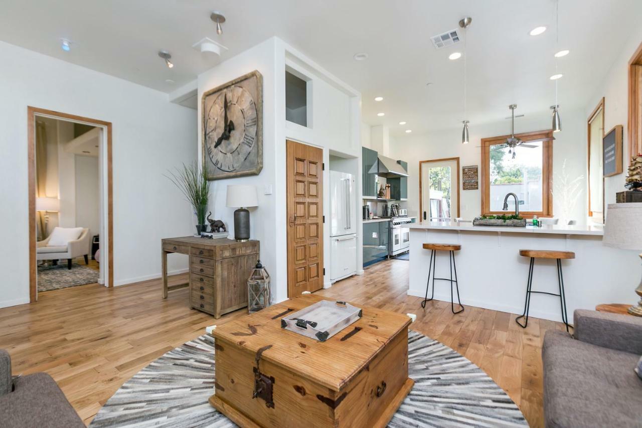 Stunning 2-bedroom Near Downtown Culver Villa *