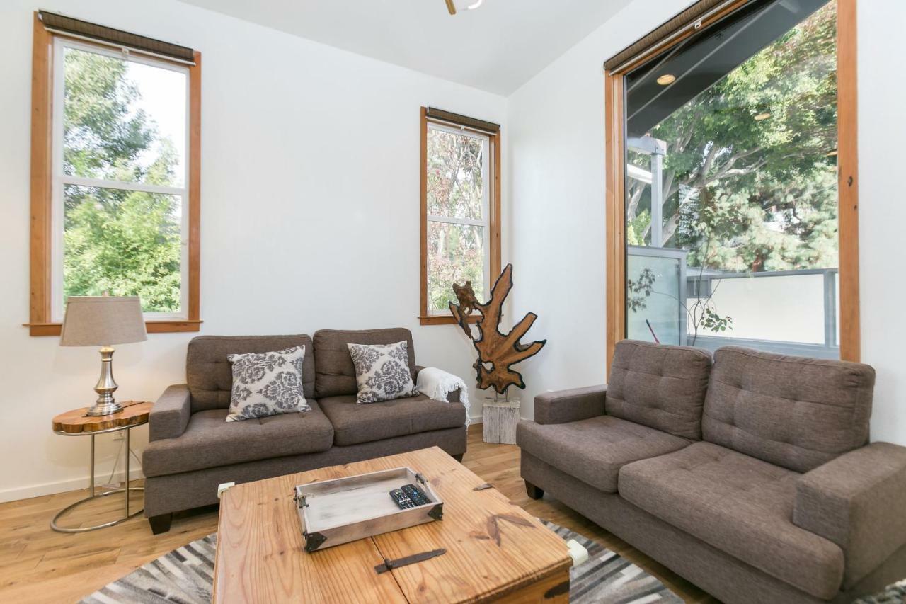 Stunning 2-bedroom Near Downtown Culver Villa *
