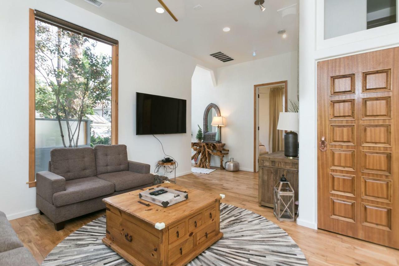 Stunning 2-bedroom Near Downtown Culver Villa *