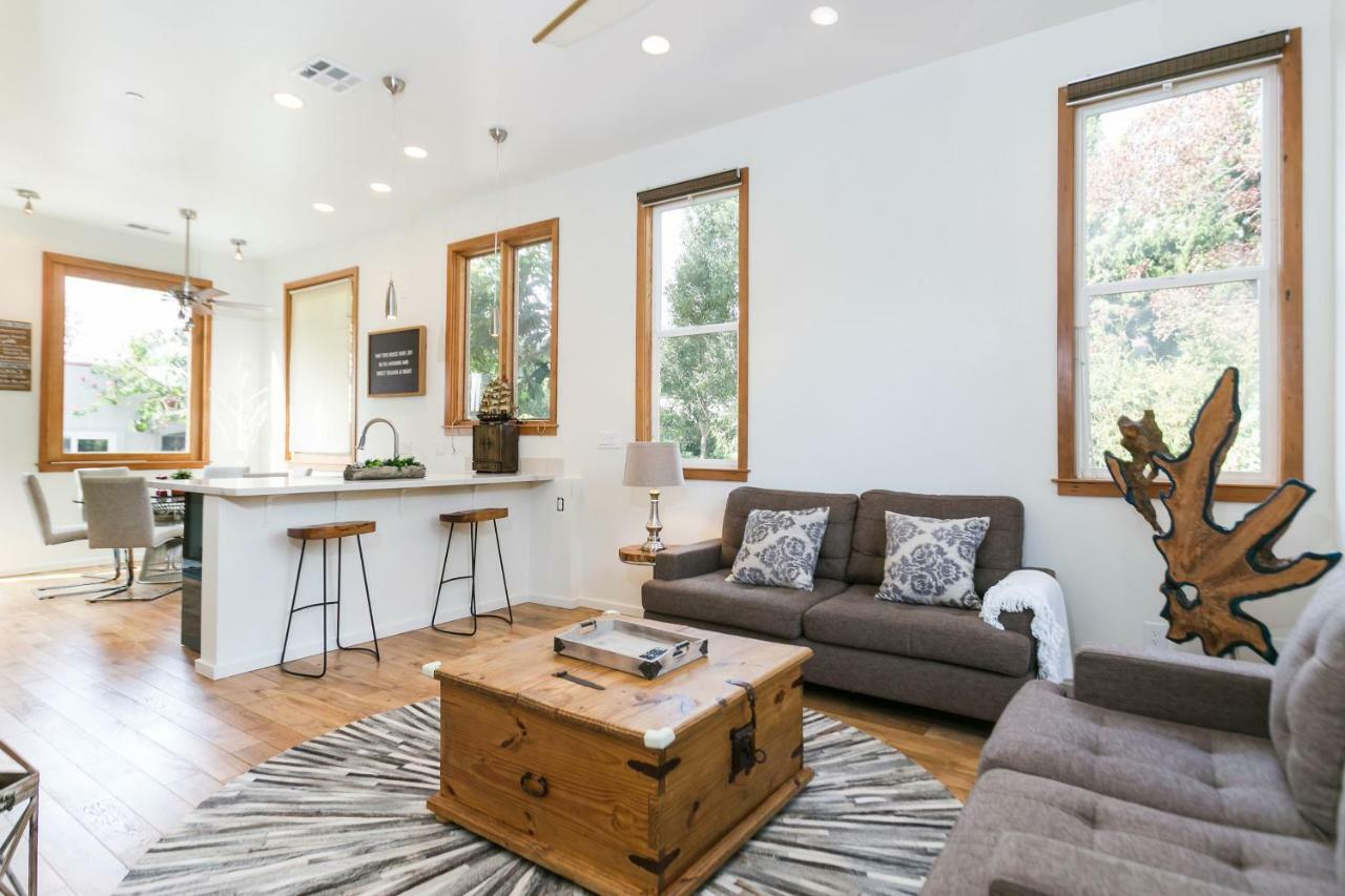 Villa Stunning 2-bedroom Near Downtown Culver *