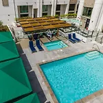 One Lux Stay At The Mansfield Miracle Mile