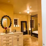 Island Girl Spa + Bed And Breakfast