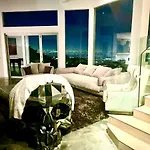 Hollywood Hills Modern Sanctuary-Jaw Dropping View