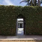 Hollywood\'S Garden Paradise At World Artists Living