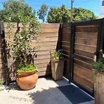 Hollywood\'S Garden Paradise At World Artists Living