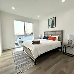 Exclusive Artist Gallery Home - Central La Location