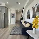 Exclusive Artist Gallery Home - Central La Location