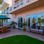 Villa 3 Bedrooms On Venice Beach Canal.