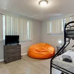 Woodland Hills Charmer