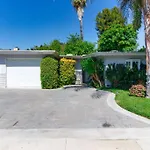 Woodland Hills Charmer