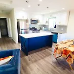 Lovely Little House Near Usc And Downtown La