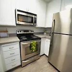 Hollywood Studio With Pool Close To Downtown