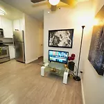 Hollywood Studio With Pool Close To Downtown