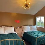 Glamping Hollywood Hills - Luxury Tiny House
