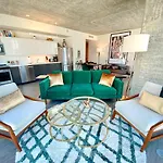 Sky Home 2B-2B High Rise Apartment, Downtown Los Angeles