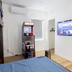 Monopoly House - Spacious 2Bd 8 Min From Airport