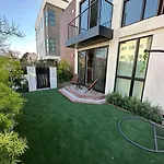 Luxury Apartment At Hollywood