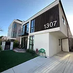 Luxury Apartment At Hollywood