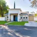 Charmer Near All La Attractions
