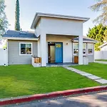 Charmer Near All La Attractions