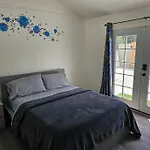 Private 1-Bedroom Guesthouse In Woodland Hills