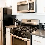 Modern One Bedroom In Koreatown Close To Downtown La With Private Parking
