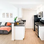 Modern One Bedroom In Koreatown Close To Downtown La With Private Parking