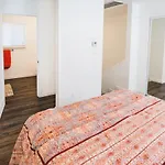 Nice And Close To Downtown 1 Bedroom Sleeps 4