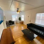 Cozy 1,400Sq Ft 2Br+2Ba Weho Gated Home