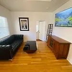 Cozy 1,400Sq Ft 2Br+2Ba Weho Gated Home