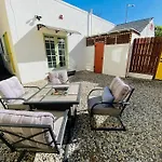 Cozy 1,400Sq Ft 2Br+2Ba Weho Gated Home