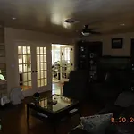 Nice Northridge 4-2-2 Pool Home Near Csun And Pierce College
