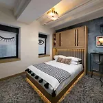 The Wayfarer Downtown La Tapestry Collection By Hilton