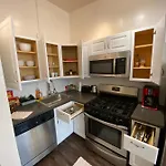 Cozy Andcomfortable Hollywood Apartment