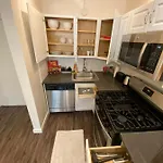 Cozy Andcomfortable Hollywood Apartment
