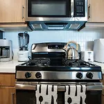 2 Bdr Apt W Balcony In Heart Of Hollywood