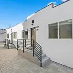 Miracle Mile Chic 1 Bedroom Bungalow Apt Parking Unit 2